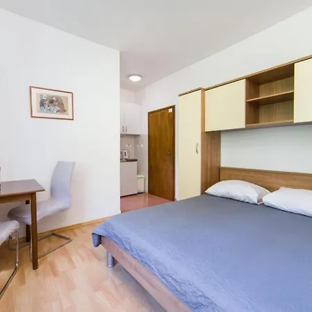 Apartmani More Gradac (Split-Dalmatia)