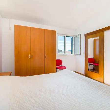 Apartmani More *