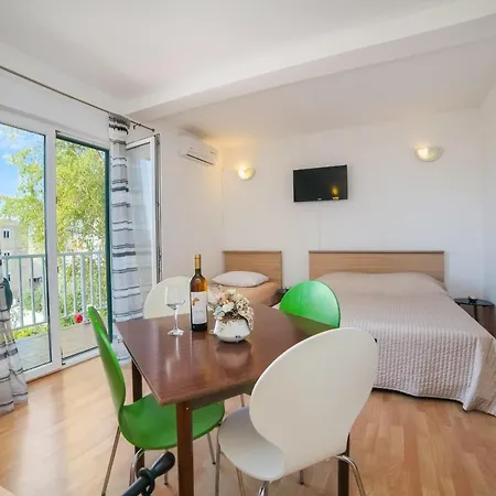 Apartmani More