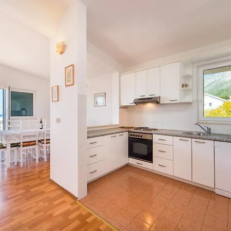 Apartmani More * Gradac