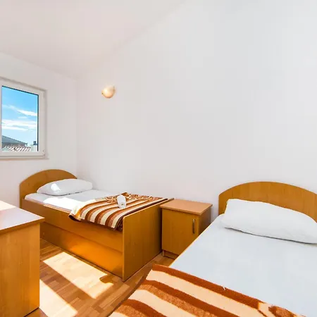 Apartmani More *