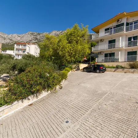 Apartmani More Gradac (Split-Dalmatia)