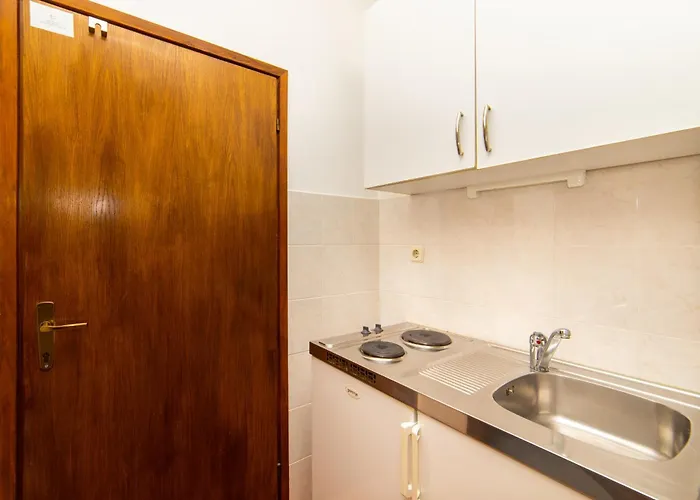 Apartmani More Gradac (Split-Dalmatia)
