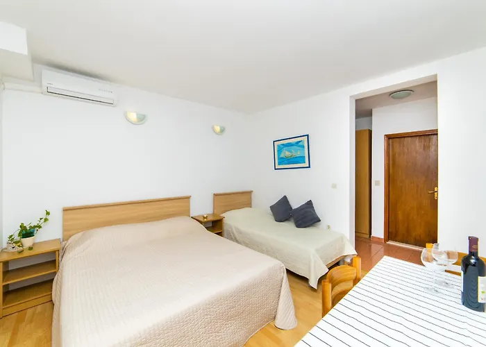 Apartmani More Gradac (Split-Dalmatia)